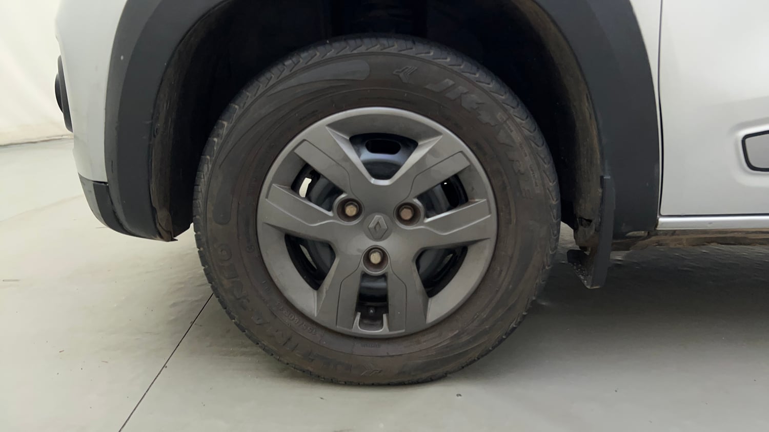 Used 2017 Renault Kwid 1.0 RXL AMT Petrol Automatic tyres LEFT FRONT TYRE RIM VIEW