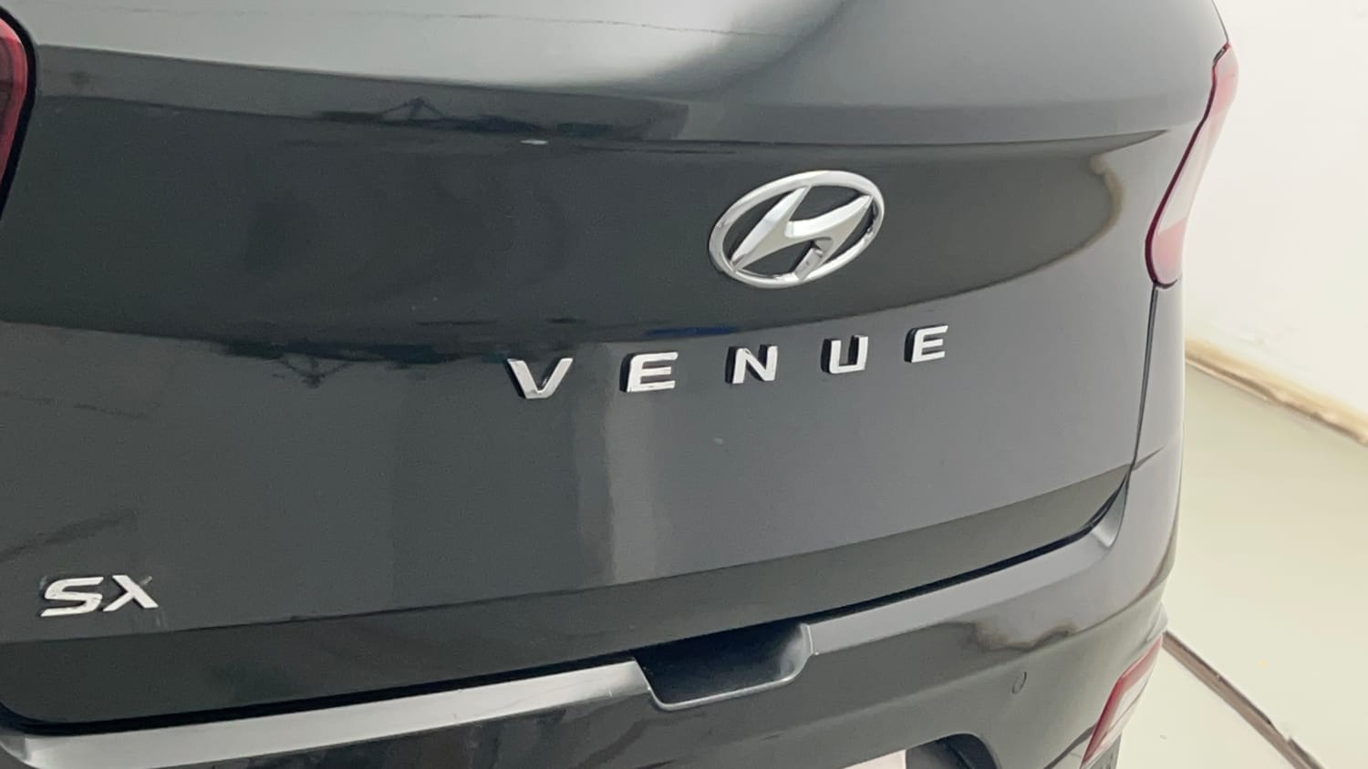 Used 2021 Hyundai Venue SX (O) 1.5 CRDi Diesel Manual dents MINOR SCRATCH