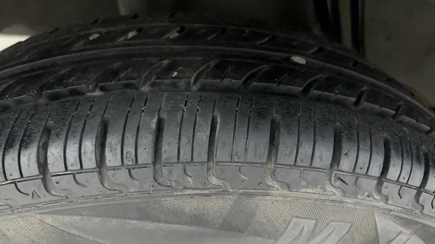 Used 2017 Renault Kwid CLIMBER 1.0 AMT Petrol Automatic tyres RIGHT REAR TYRE TREAD VIEW