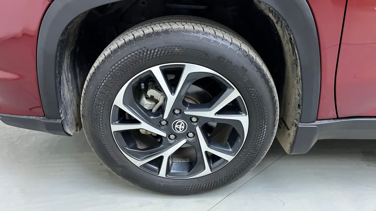 Used 2023 Toyota Urban Cruiser Hyryder V AWD NeoDrive Petrol Manual tyres LEFT FRONT TYRE RIM VIEW