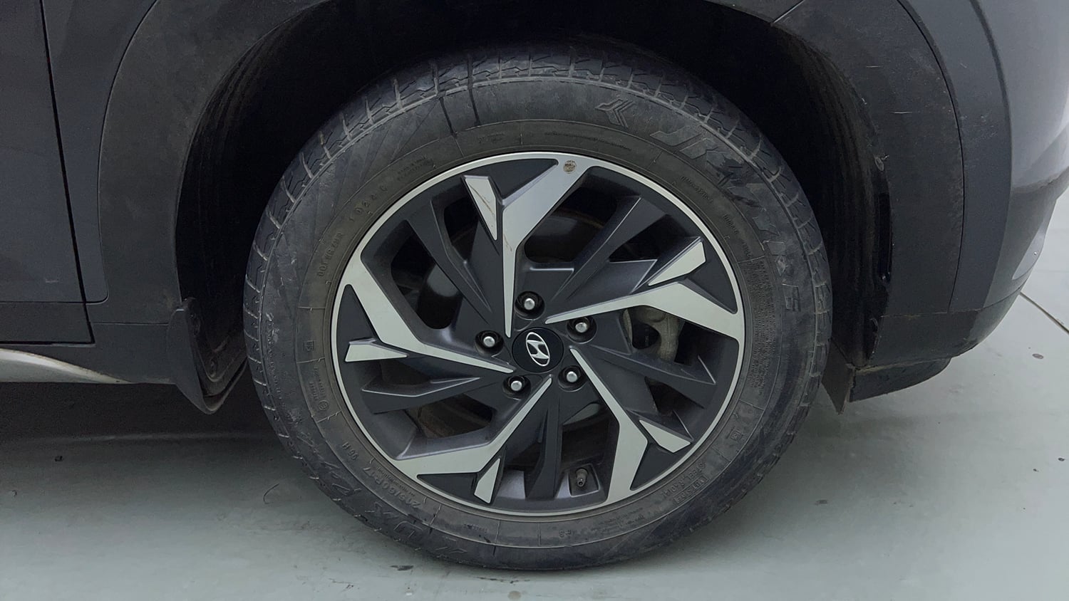 Used 2022 Hyundai Creta SX (O) 1.5 Diesel Automatic Diesel Automatic tyres RIGHT FRONT TYRE RIM VIEW