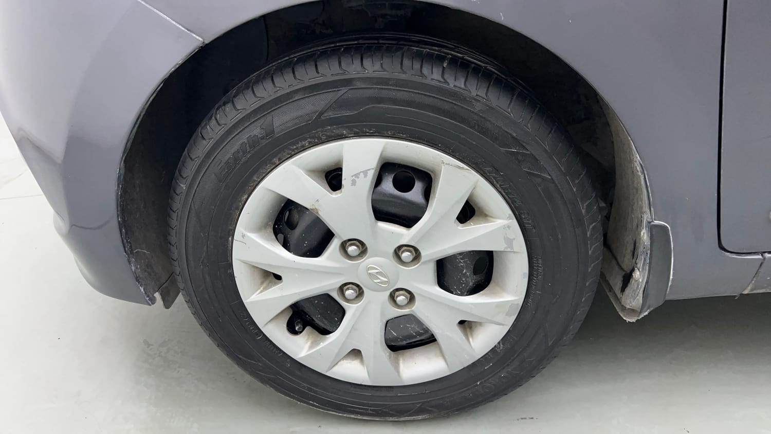 Used 2014 Hyundai Grand i10 Sportz 1.2 Kappa VTVT Petrol Manual tyres LEFT FRONT TYRE RIM VIEW