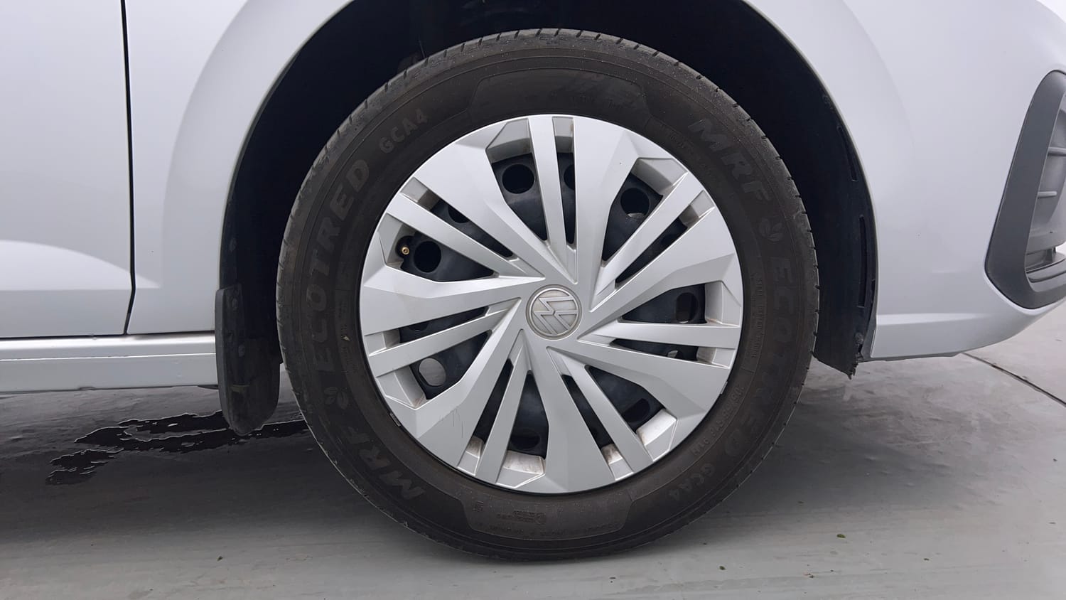 Used 2025 Volkswagen Virtus Comfortline 1.0 TSI MT Petrol Manual tyres RIGHT FRONT TYRE RIM VIEW