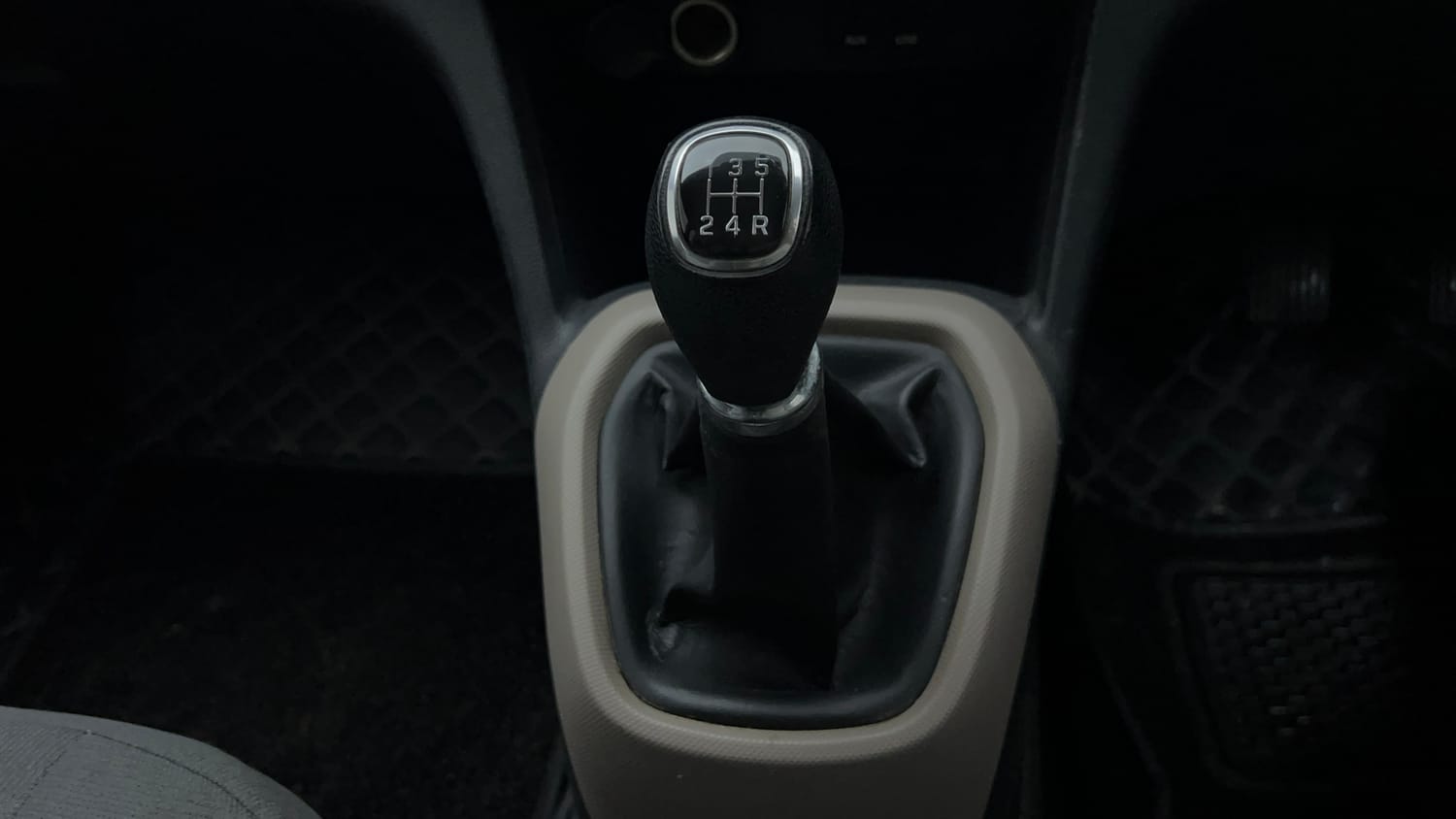 Used 2014 Hyundai Grand i10 Sportz 1.2 Kappa VTVT Petrol Manual interior GEAR  KNOB VIEW