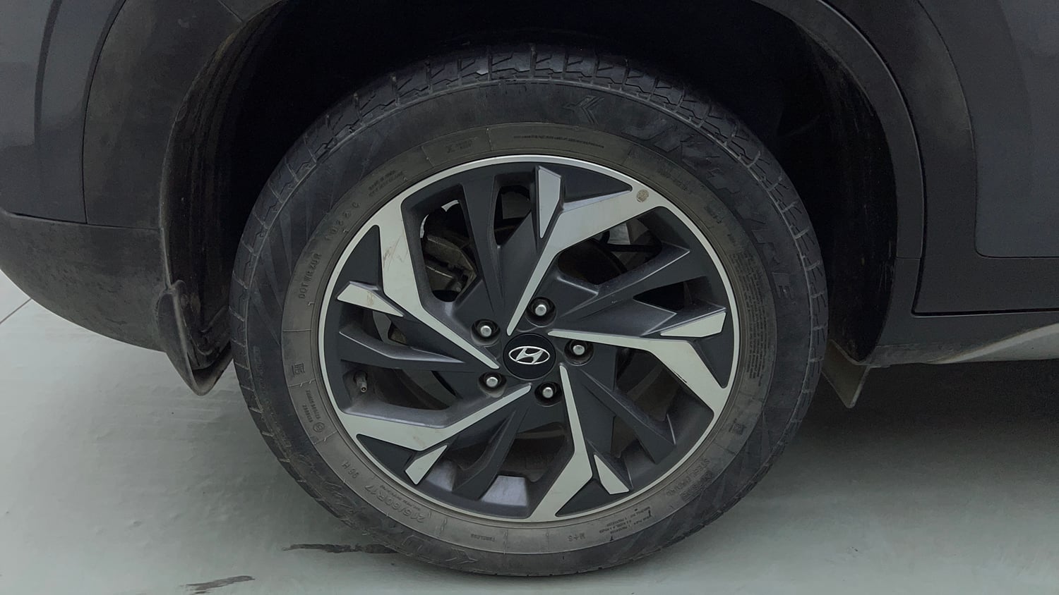 Used 2022 Hyundai Creta SX (O) 1.5 Diesel Automatic Diesel Automatic tyres RIGHT REAR TYRE RIM VIEW