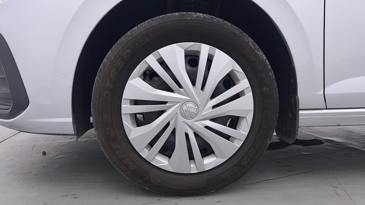 Used 2025 Volkswagen Virtus Comfortline 1.0 TSI MT Petrol Manual tyres LEFT FRONT TYRE RIM VIEW