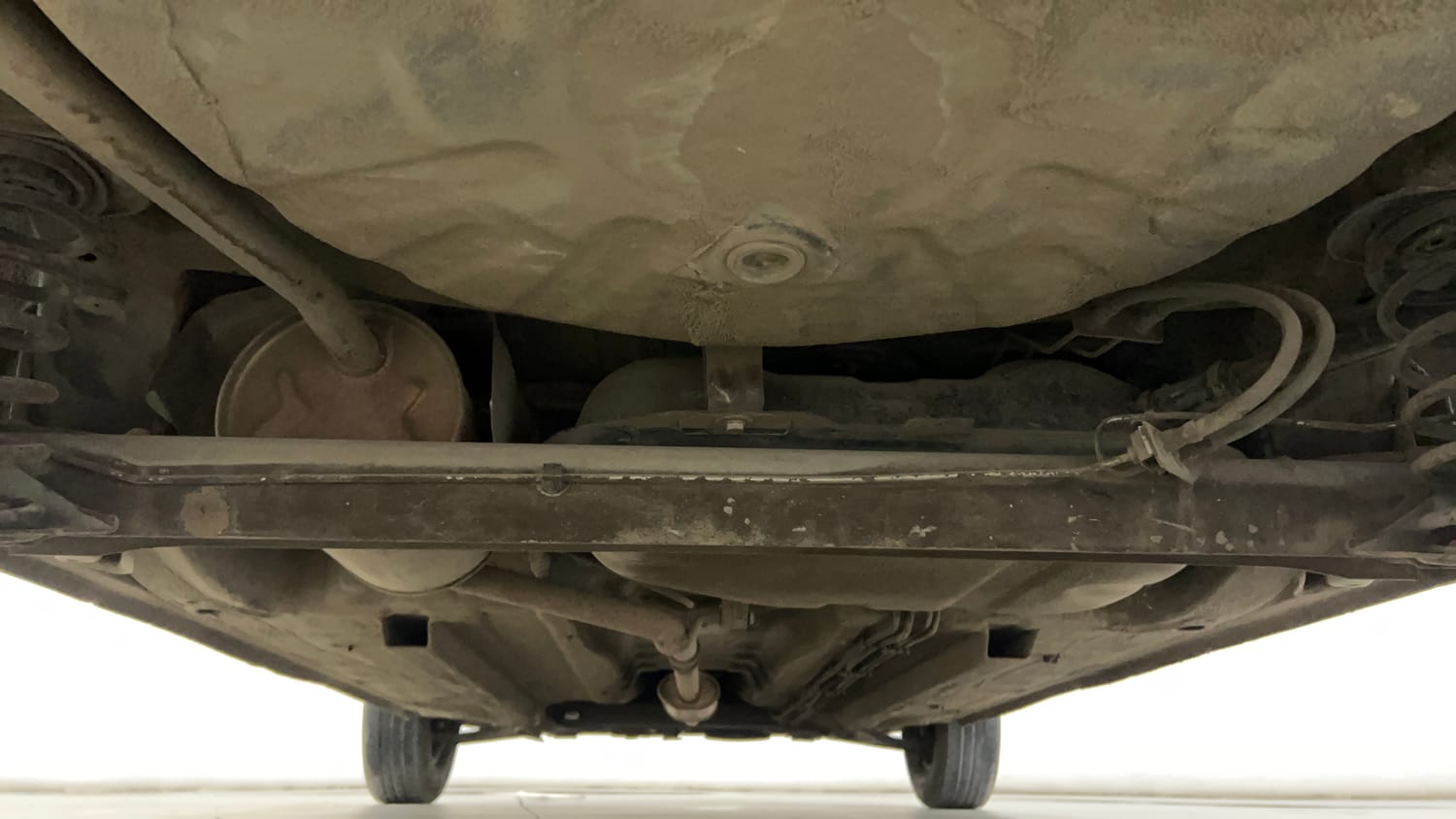 Used 2017 Renault Kwid CLIMBER 1.0 AMT Petrol Automatic extra REAR UNDERBODY VIEW (TAKEN FROM REAR)