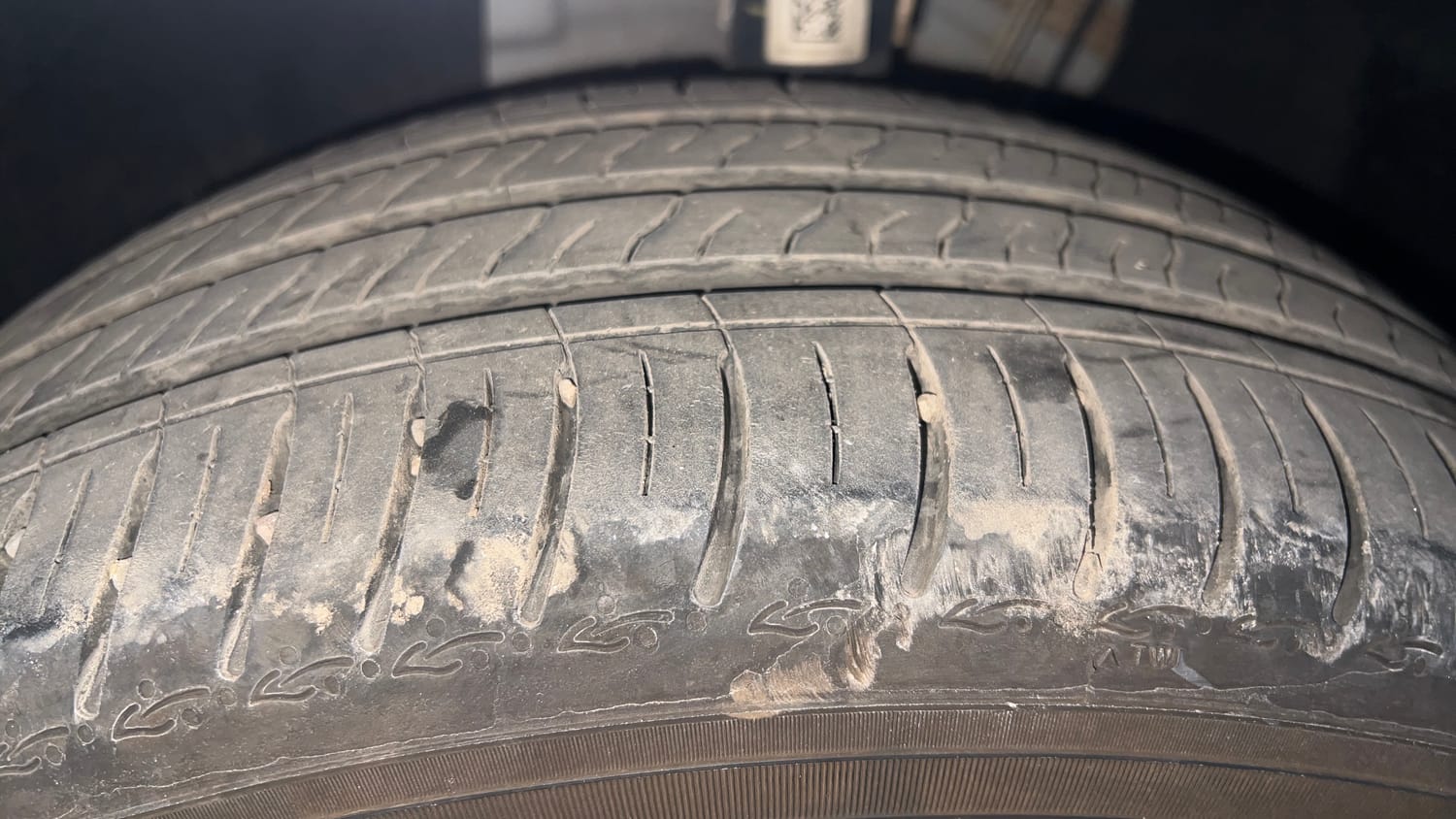 Used 2025 Volkswagen Virtus Comfortline 1.0 TSI MT Petrol Manual tyres LEFT FRONT TYRE TREAD VIEW