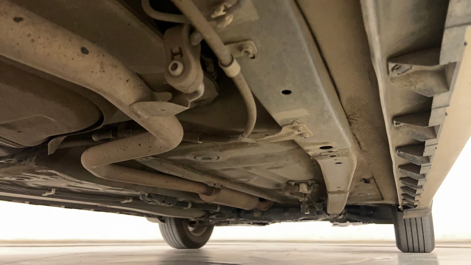 Used 2019 Maruti Suzuki XL6 Alpha AT Petrol Petrol Automatic extra REAR RIGHT UNDERBODY VIEW