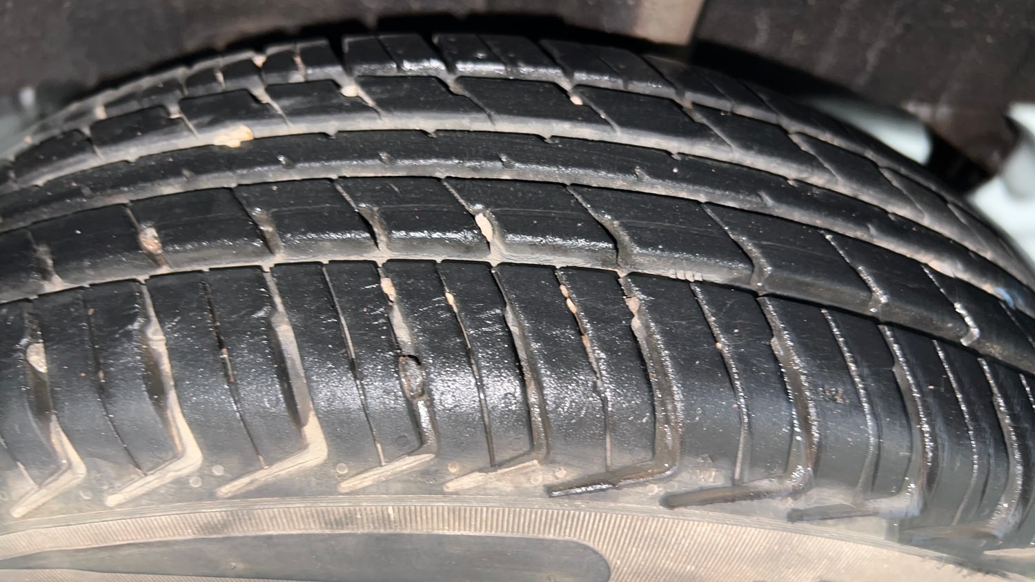 Used 2017 Renault Kwid 1.0 RXL AMT Petrol Automatic tyres LEFT REAR TYRE TREAD VIEW
