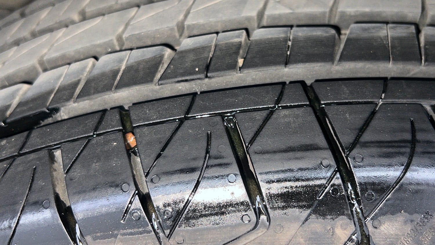 Used 2020 Hyundai Venue SX Plus 1.0 Turbo DCT Petrol Automatic tyres RIGHT REAR TYRE TREAD VIEW