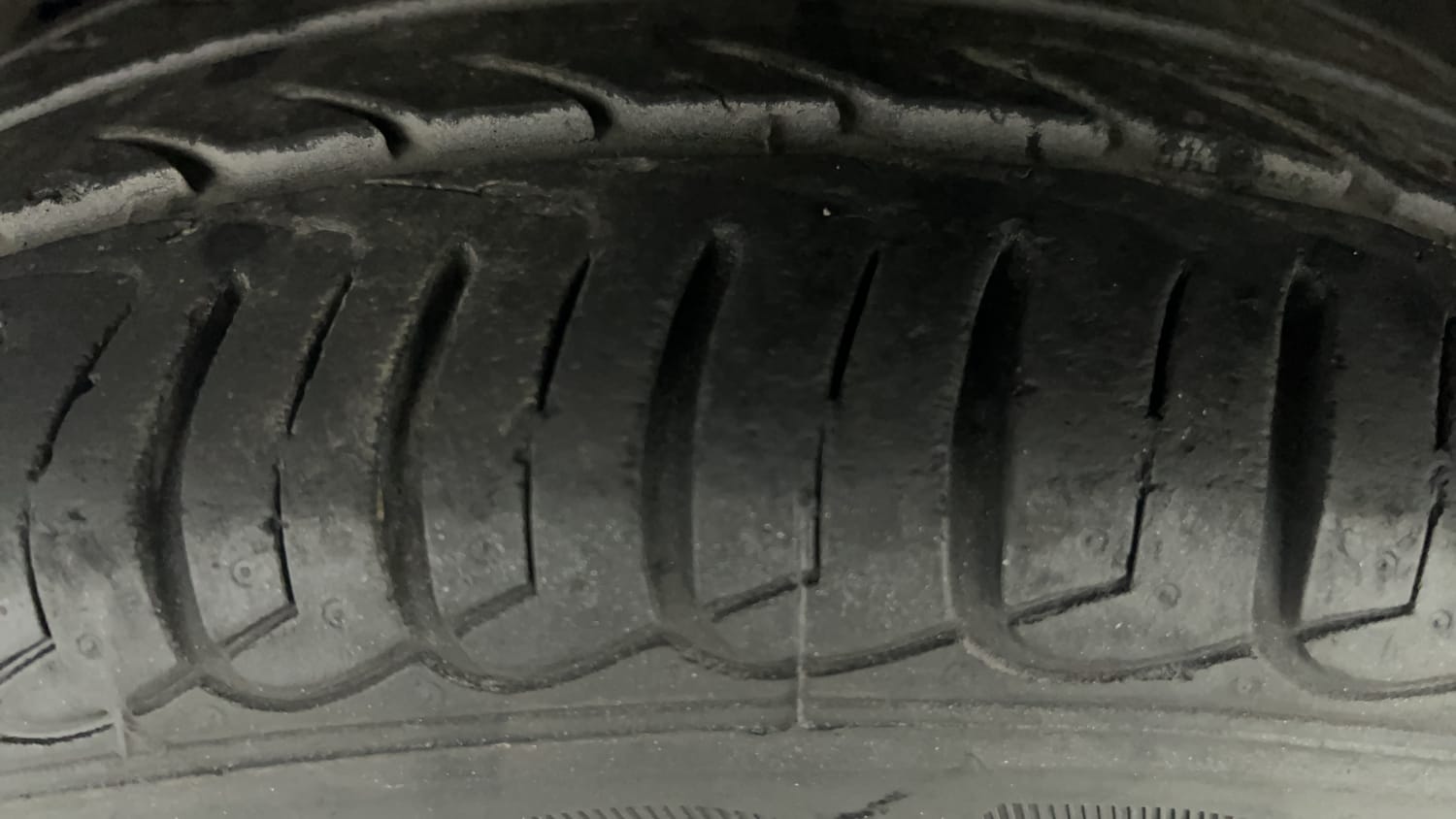 Used 2018 Tata Tiago Revotron XZA Petrol Automatic tyres LEFT FRONT TYRE TREAD VIEW