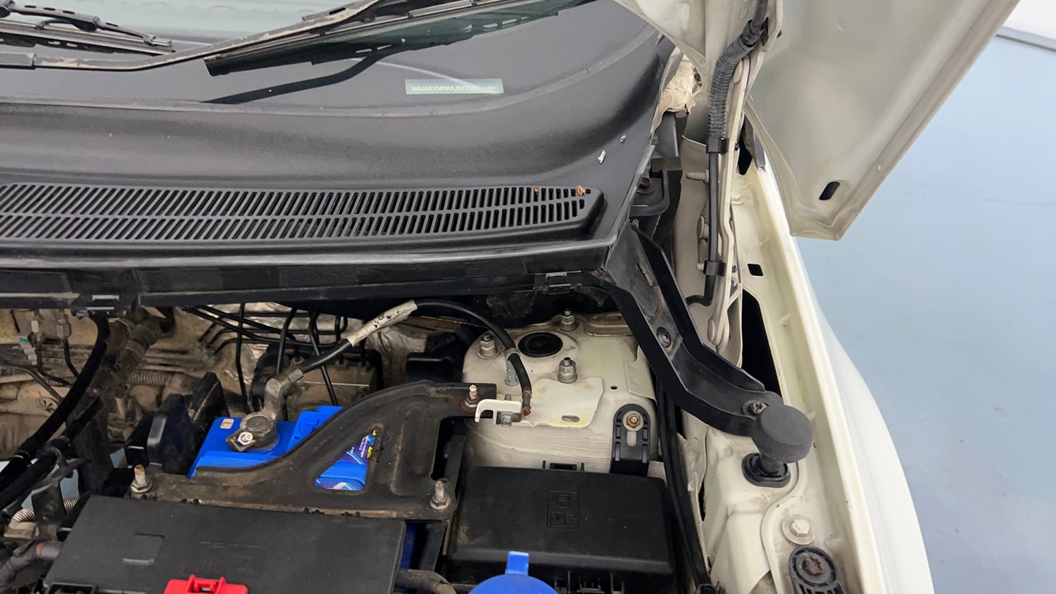 Used 2018 Ford EcoSport Titanium 1.5L Ti-VCT Petrol Manual engine ENGINE LEFT SIDE HINGE & APRON VIEW