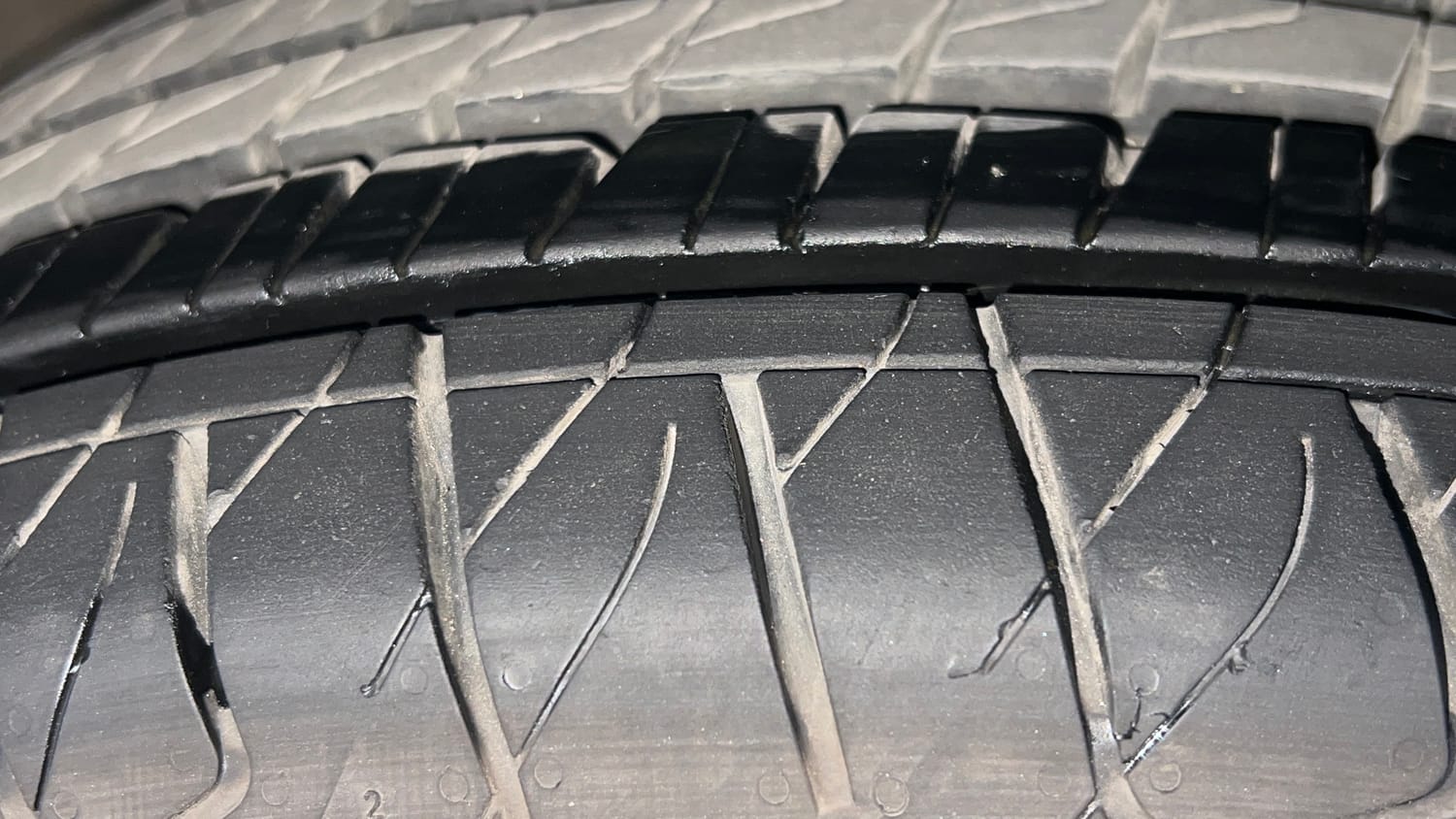 Used 2020 Hyundai Venue SX Plus 1.0 Turbo DCT Petrol Automatic tyres RIGHT FRONT TYRE TREAD VIEW