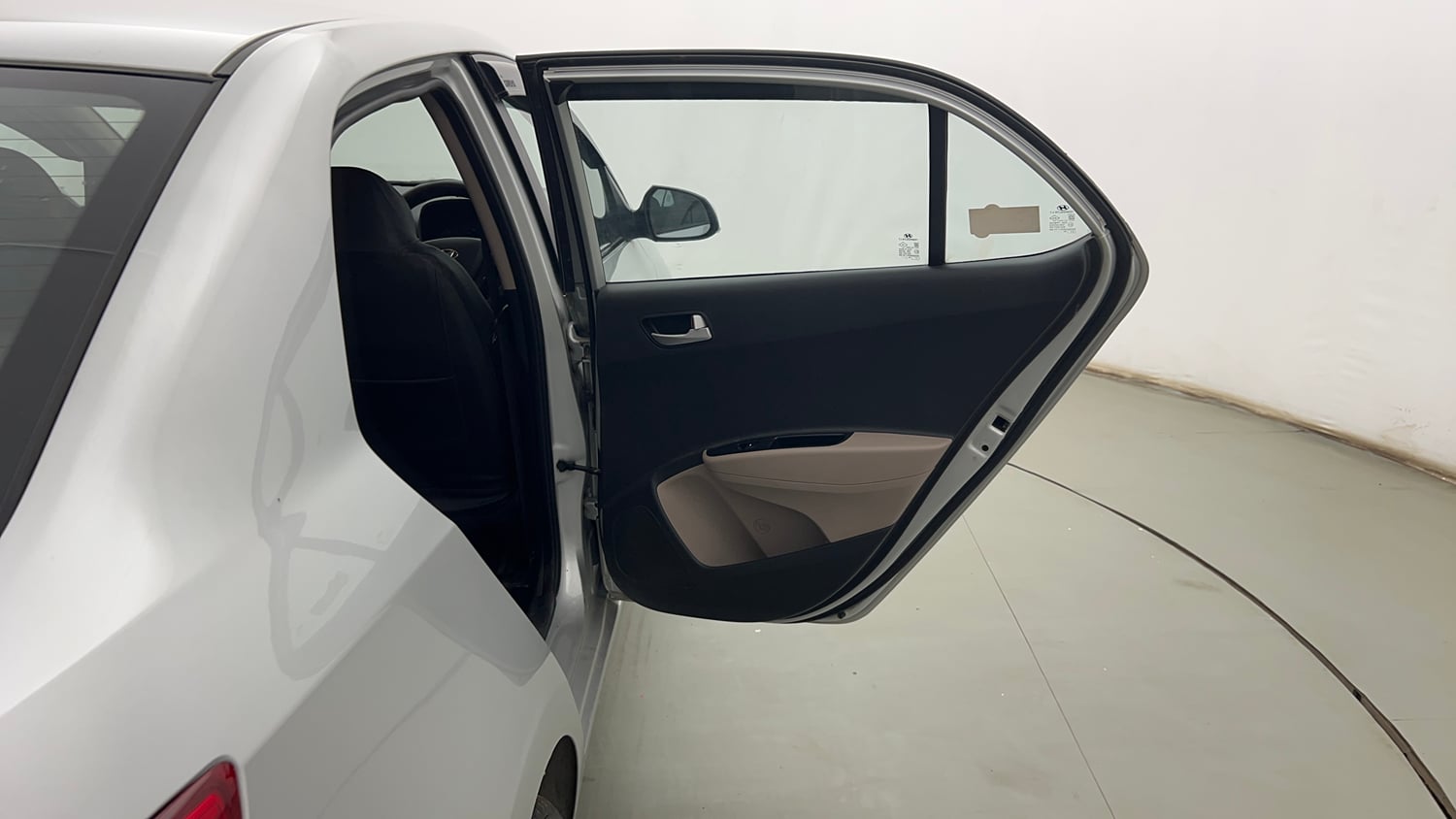 Used 2018 Hyundai Xcent SX Petrol Manual interior RIGHT REAR DOOR OPEN VIEW