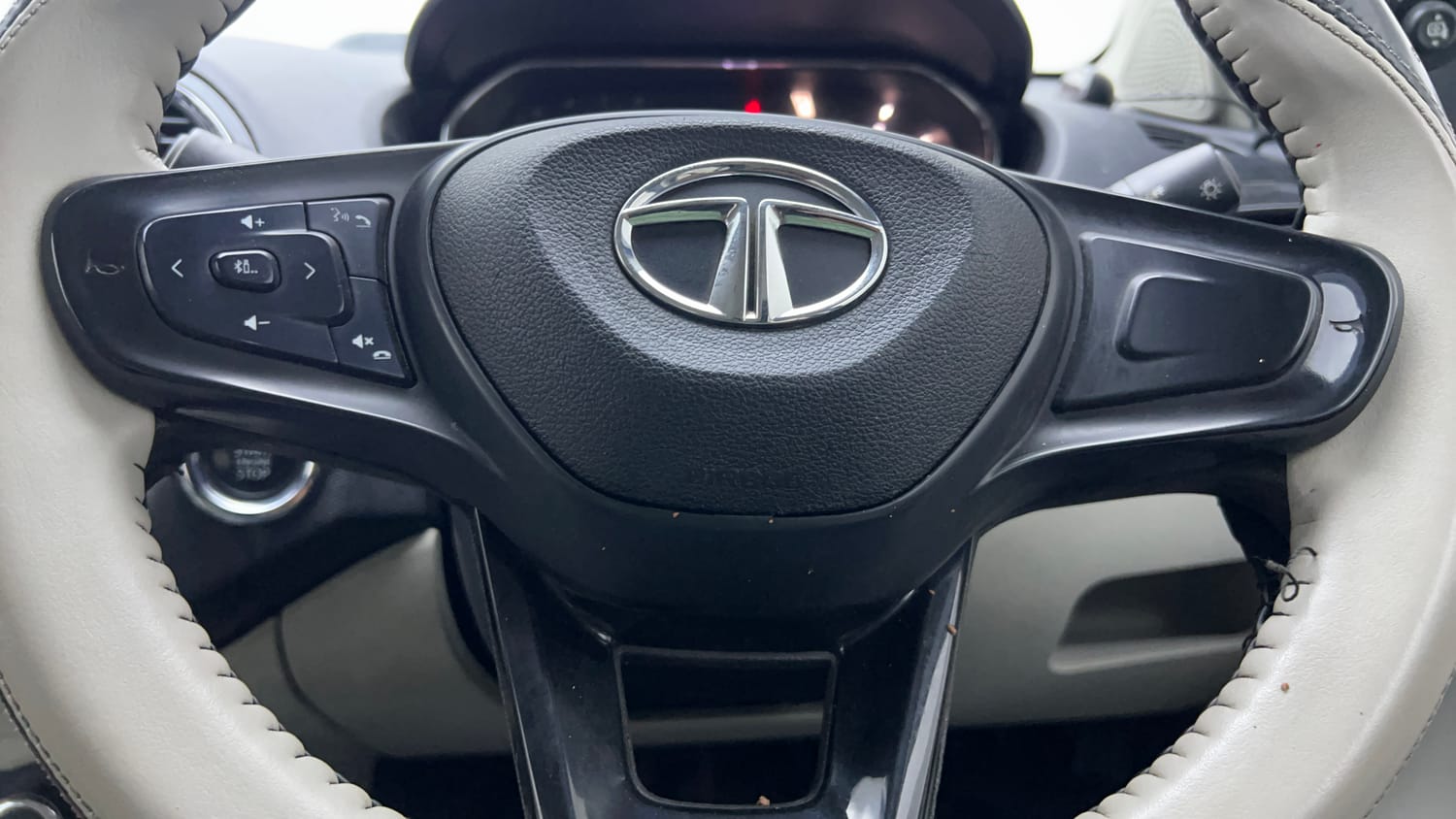 Used 2023 Tata Tigor XZ CNG Cng Manual top_features Airbags