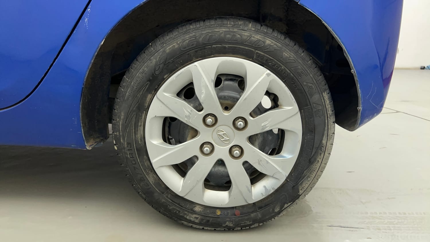 Used 2017 Hyundai Eon Magna + Petrol Manual tyres LEFT REAR TYRE RIM VIEW