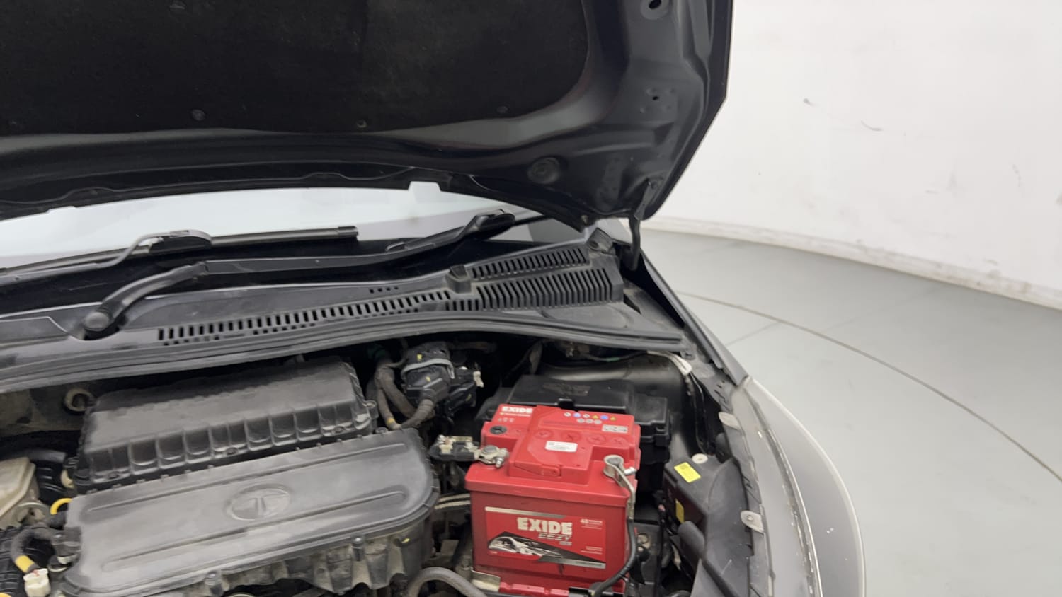 Used 2023 Tata Tigor XZ CNG Cng Manual engine ENGINE LEFT SIDE HINGE & APRON VIEW
