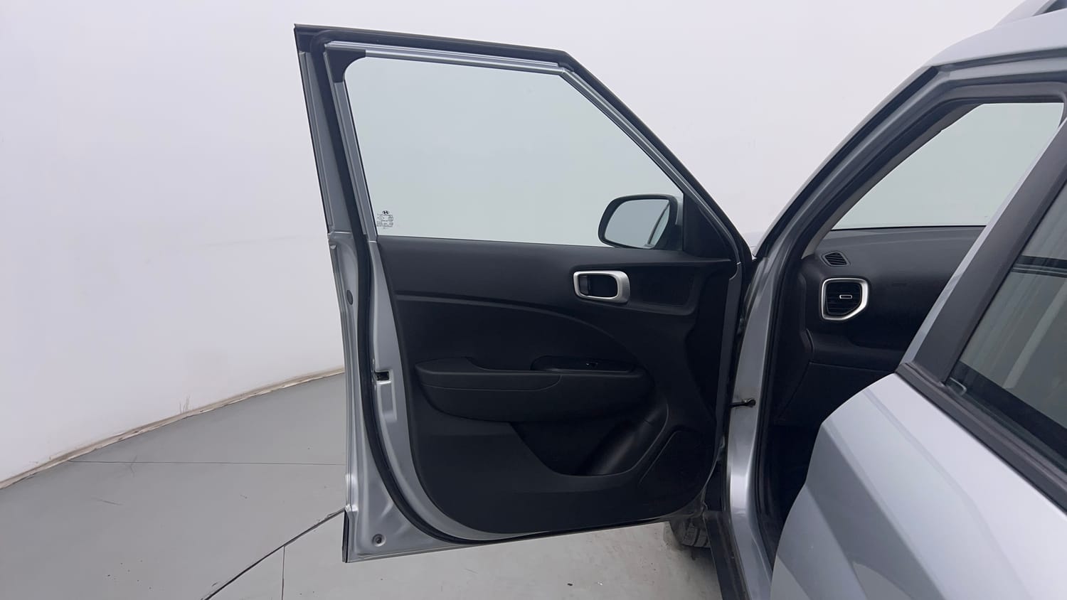 Used 2020 Hyundai Venue SX Plus 1.0 Turbo DCT Petrol Automatic interior LEFT FRONT DOOR OPEN VIEW