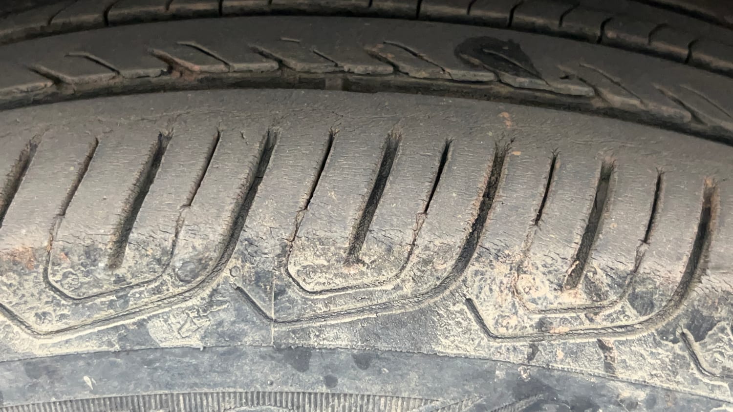 Used 2022 Volkswagen Taigun GT Plus 1.5 TSI DSG Petrol Automatic tyres LEFT FRONT TYRE TREAD VIEW