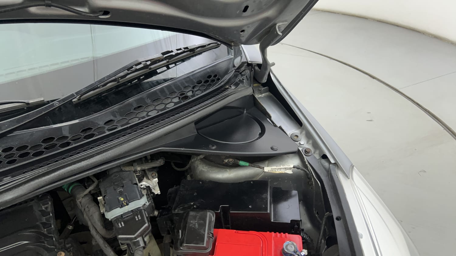 Used 2018 Tata Tiago Revotron XZA Petrol Automatic engine ENGINE LEFT SIDE HINGE & APRON VIEW