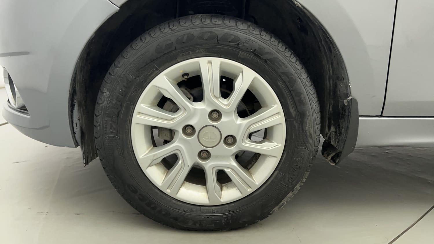 Used 2018 Tata Tiago Revotron XZA Petrol Automatic tyres LEFT FRONT TYRE RIM VIEW