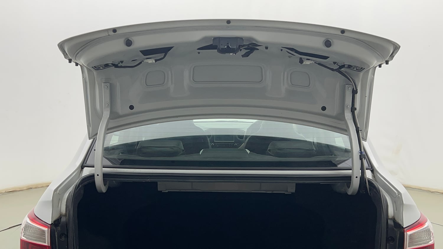Used 2018 Hyundai Xcent SX Petrol Manual interior DICKY DOOR OPEN VIEW