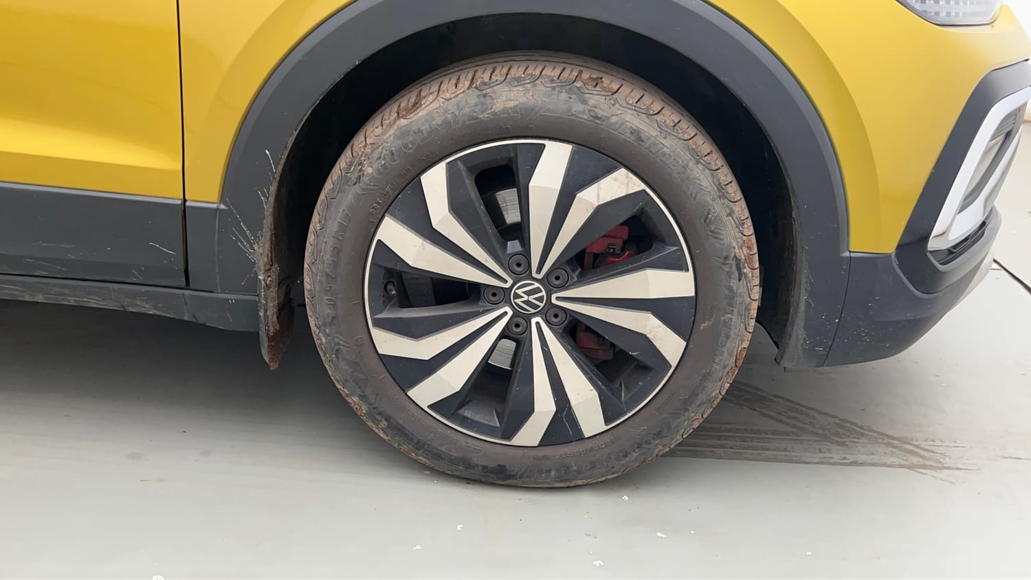 Used 2022 Volkswagen Taigun GT Plus 1.5 TSI DSG Petrol Automatic tyres RIGHT FRONT TYRE RIM VIEW