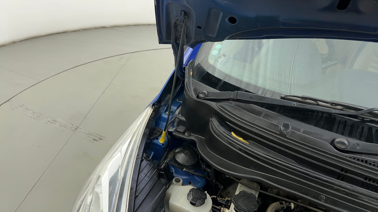 Used 2017 Hyundai Eon Magna + Petrol Manual engine ENGINE RIGHT SIDE HINGE & APRON VIEW