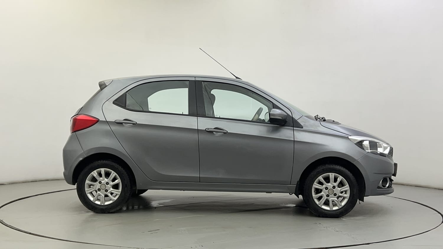 Used 2018 Tata Tiago Revotron XZA Petrol Automatic exterior RIGHT SIDE VIEW