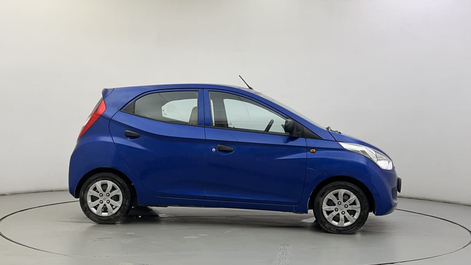 Used 2017 Hyundai Eon Magna + Petrol Manual exterior RIGHT SIDE VIEW
