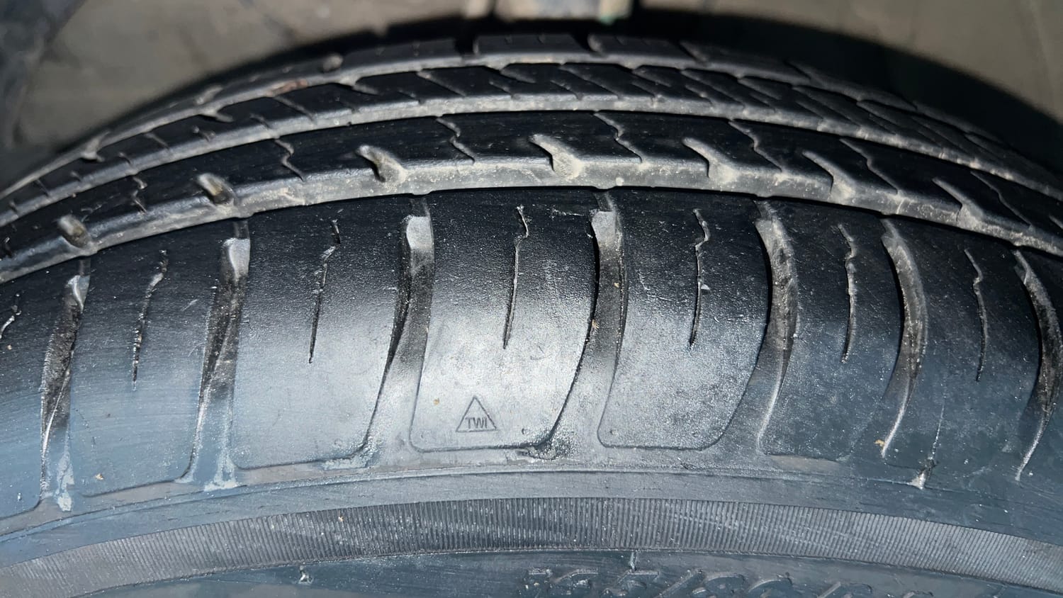 Used 2019 Maruti Suzuki Swift LXi Petrol Manual tyres LEFT FRONT TYRE TREAD VIEW