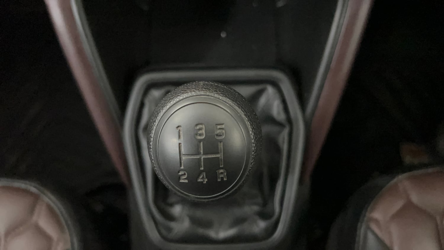Used 2025 Maruti Suzuki Grand Vitara Delta Smart Hybrid Petrol Manual interior GEAR  KNOB VIEW