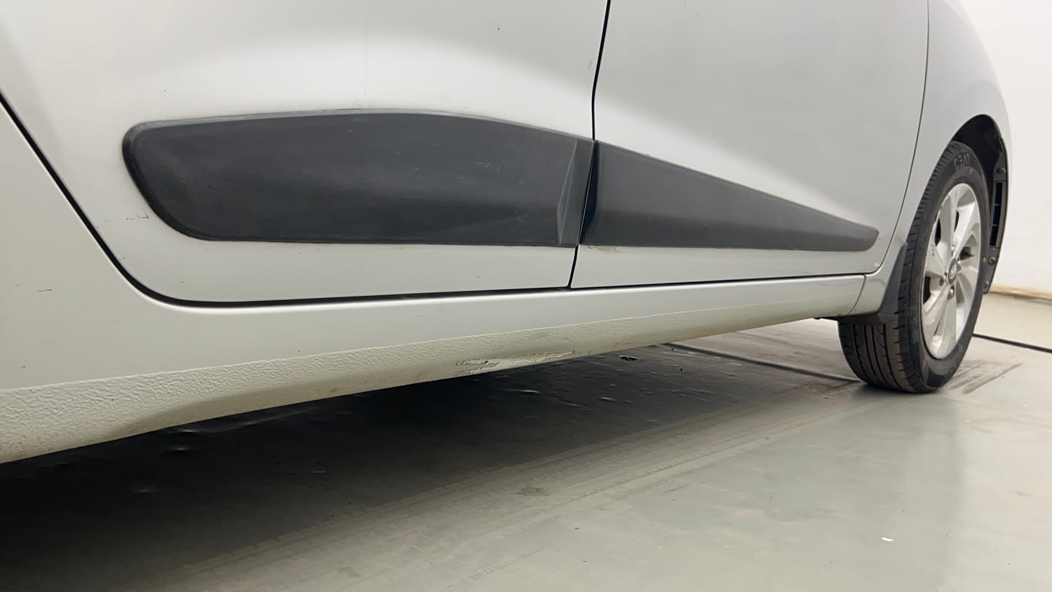 Used 2018 Hyundai Xcent SX Petrol Manual dents MINOR SCRATCH