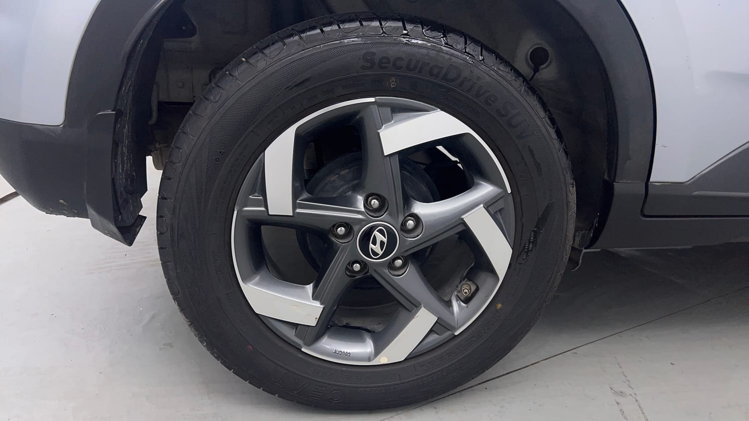 Used 2020 Hyundai Venue SX Plus 1.0 Turbo DCT Petrol Automatic tyres RIGHT REAR TYRE RIM VIEW