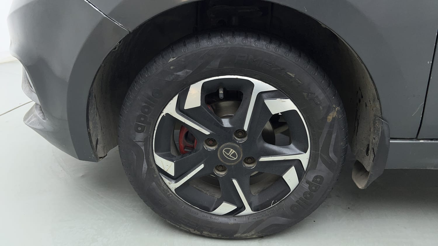 Used 2023 Tata Tigor XZ CNG Cng Manual tyres LEFT FRONT TYRE RIM VIEW