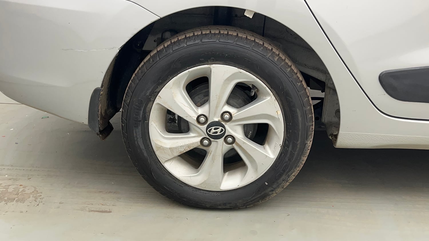 Used 2018 Hyundai Xcent SX Petrol Manual tyres RIGHT REAR TYRE RIM VIEW