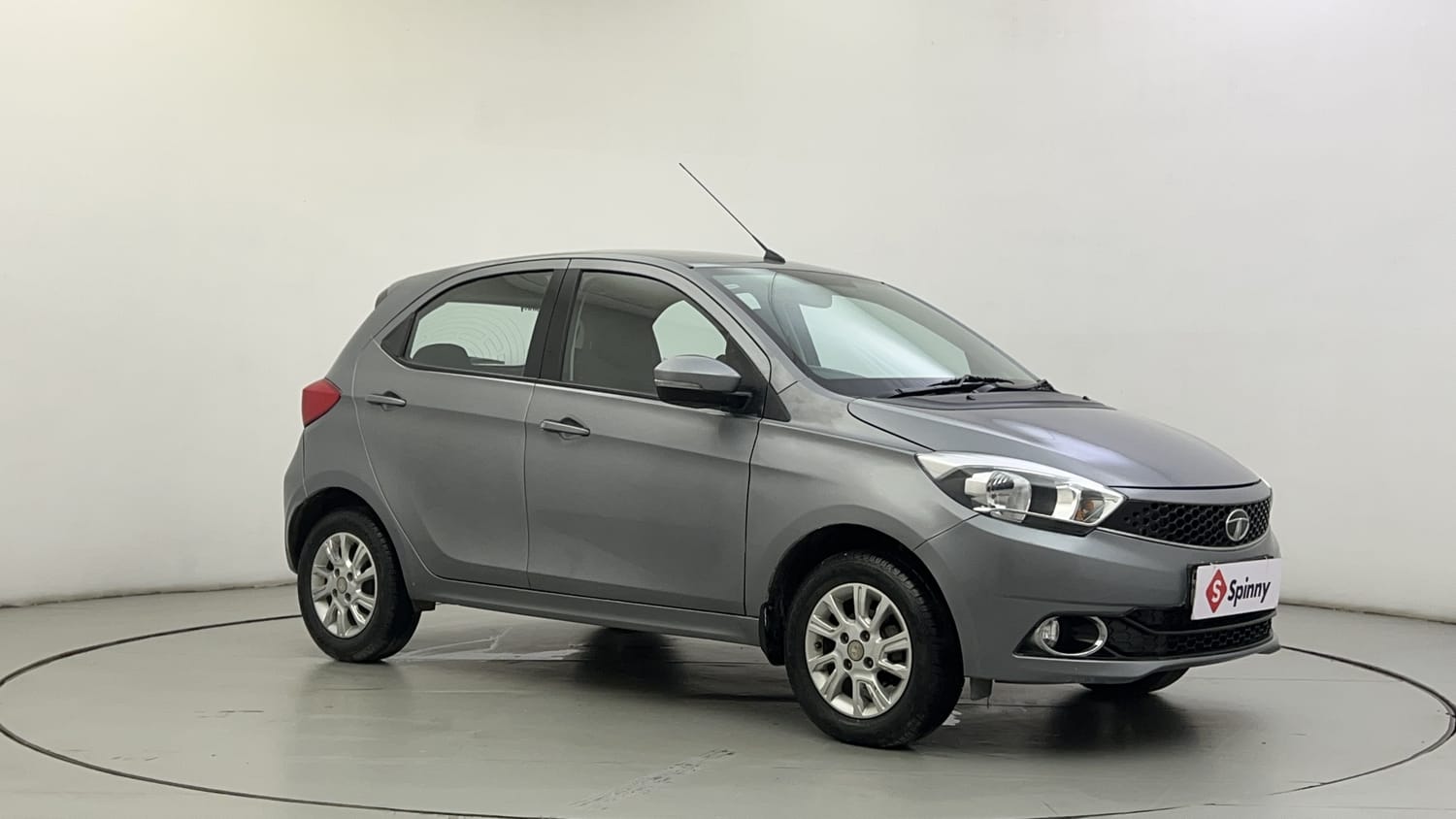 Used 2018 Tata Tiago Revotron XZA Petrol Automatic exterior RIGHT FRONT CORNER VIEW