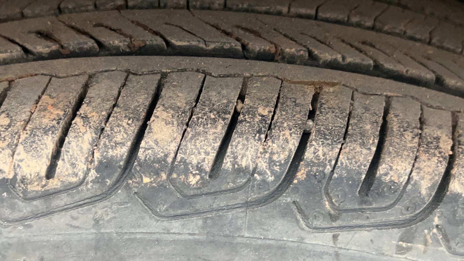 Used 2022 Volkswagen Taigun GT Plus 1.5 TSI DSG Petrol Automatic tyres RIGHT REAR TYRE TREAD VIEW