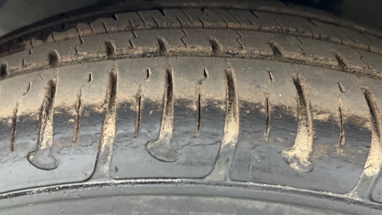 Used 2018 Hyundai Xcent SX Petrol Manual tyres LEFT FRONT TYRE TREAD VIEW
