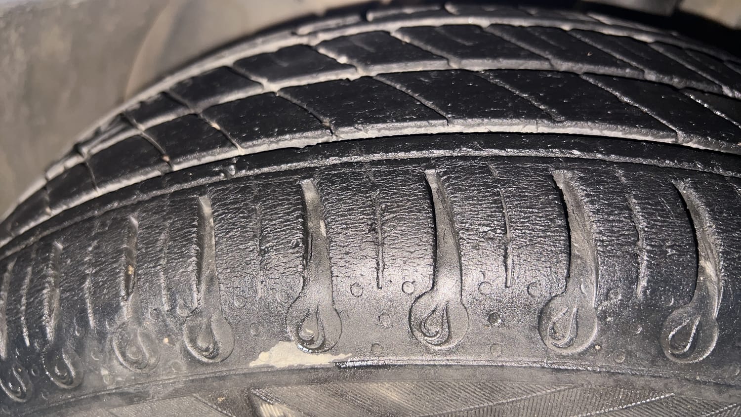 Used 2023 Tata Tigor XZ CNG Cng Manual tyres LEFT FRONT TYRE TREAD VIEW