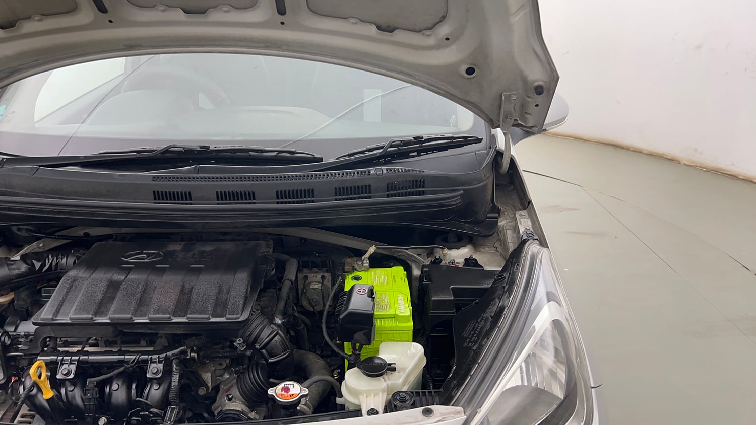 Used 2018 Hyundai Xcent SX Petrol Manual engine ENGINE LEFT SIDE HINGE & APRON VIEW