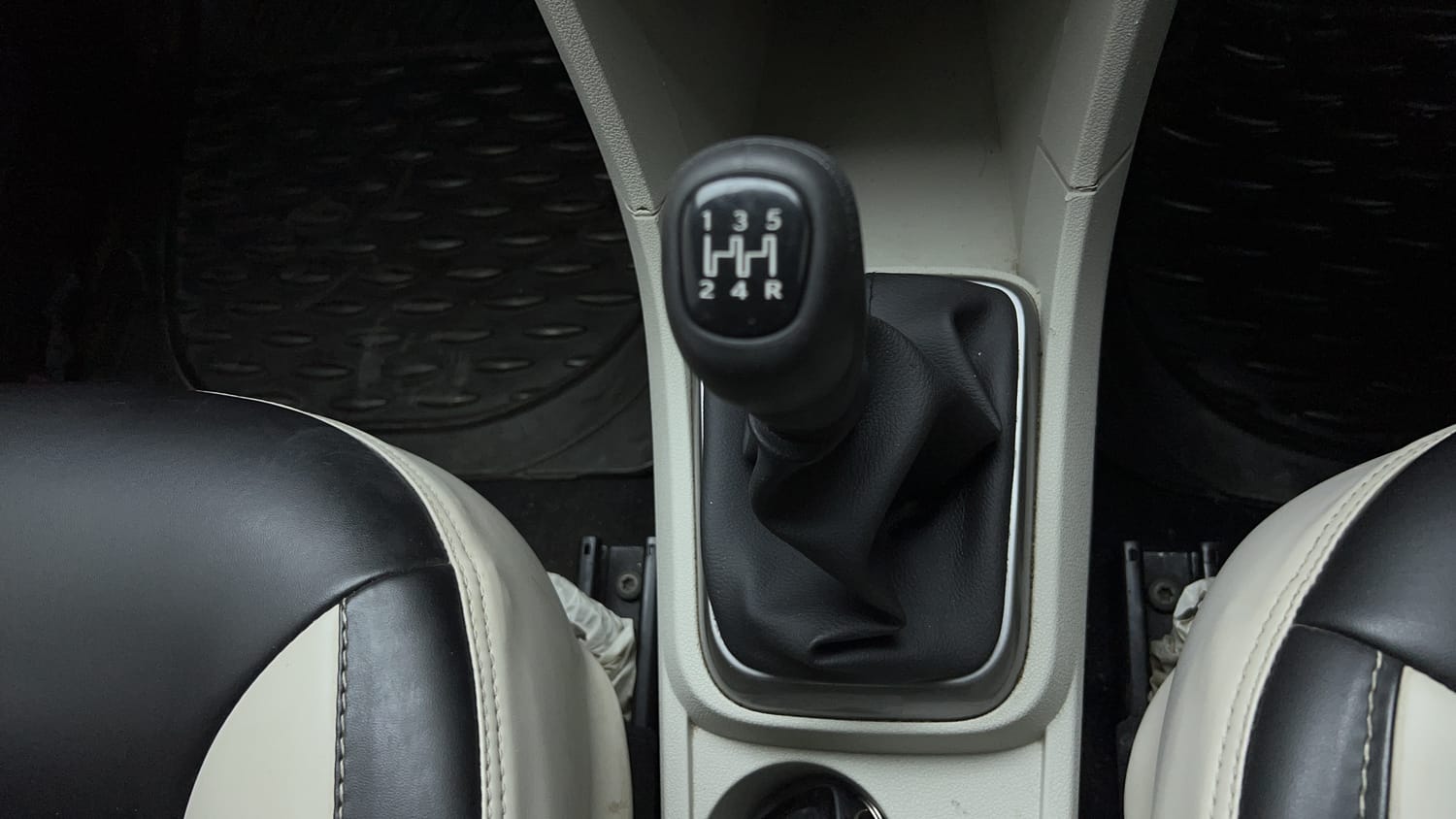Used 2023 Tata Tigor XZ CNG Cng Manual interior GEAR  KNOB VIEW
