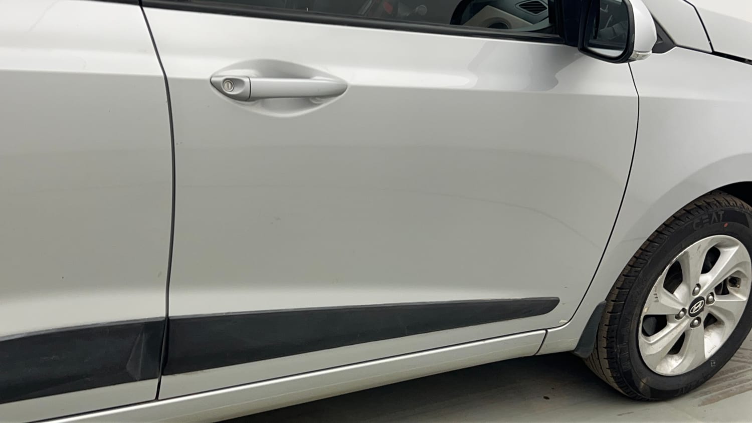 Used 2018 Hyundai Xcent SX Petrol Manual dents MINOR SCRATCH