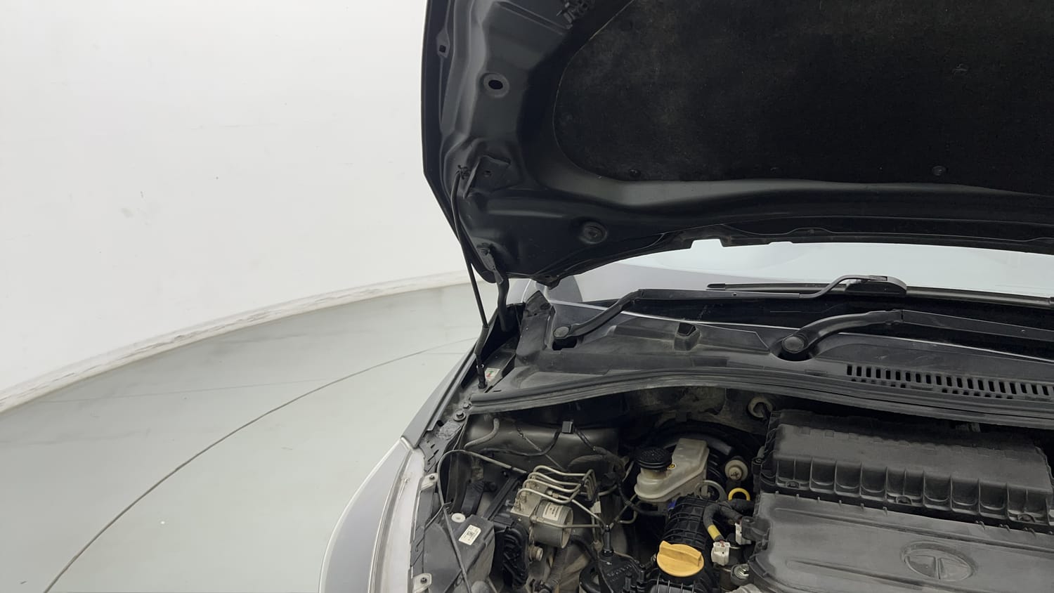 Used 2023 Tata Tigor XZ CNG Cng Manual engine ENGINE RIGHT SIDE HINGE & APRON VIEW