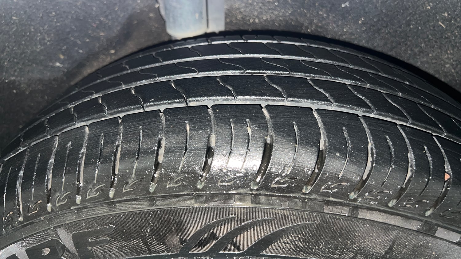 Used 2018 Ford EcoSport Titanium 1.5L Ti-VCT Petrol Manual tyres RIGHT REAR TYRE TREAD VIEW