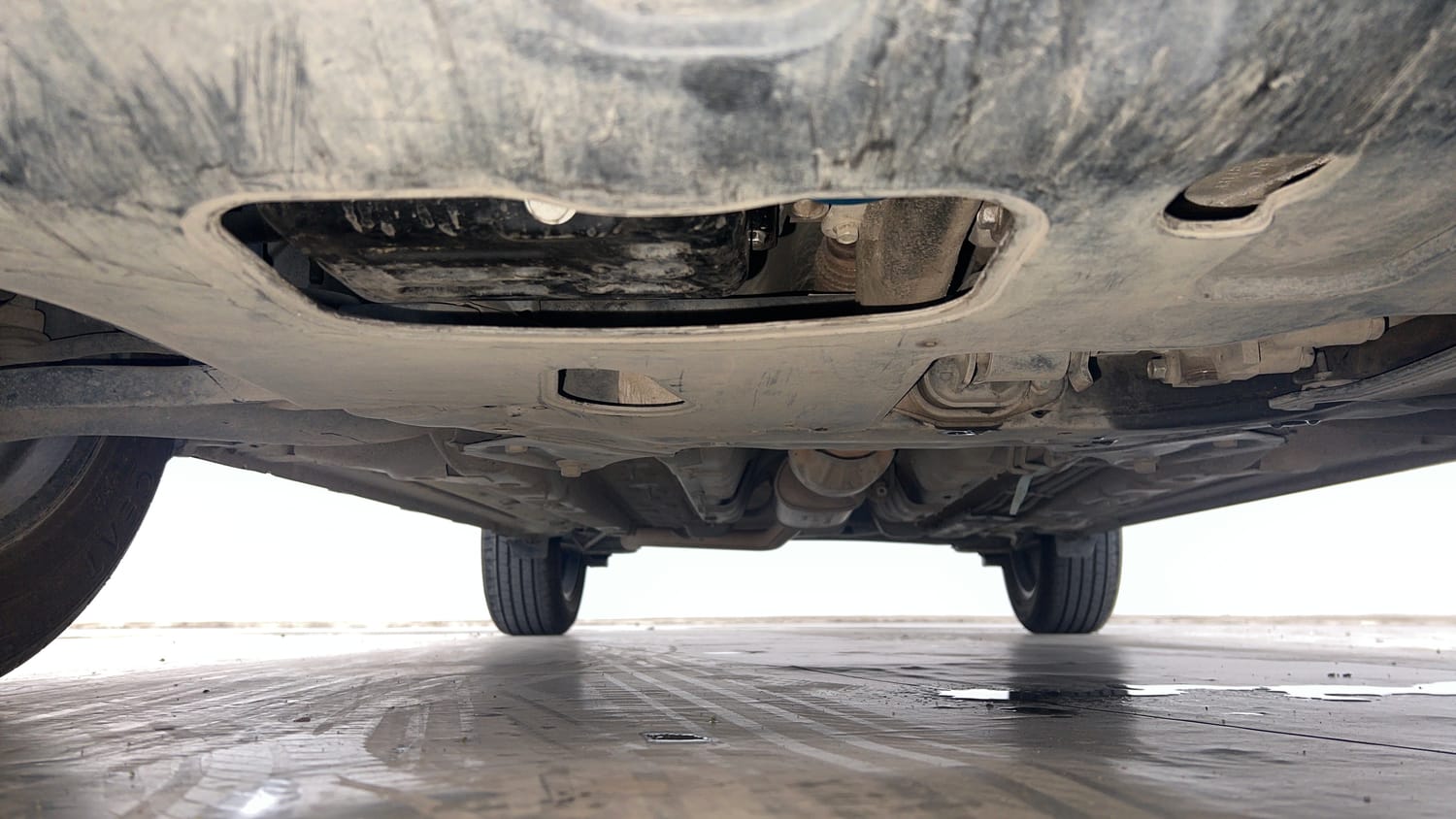 Used 2020 Hyundai Venue SX Plus 1.0 Turbo DCT Petrol Automatic extra FRONT LEFT UNDERBODY VIEW