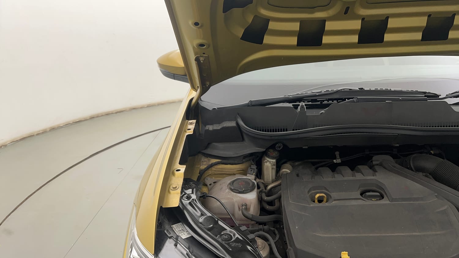 Used 2022 Volkswagen Taigun GT Plus 1.5 TSI DSG Petrol Automatic engine ENGINE RIGHT SIDE HINGE & APRON VIEW
