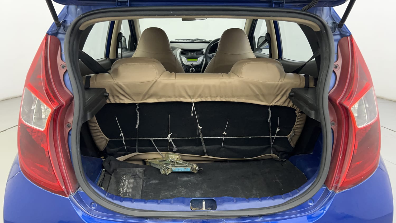 Used 2017 Hyundai Eon Magna + Petrol Manual interior DICKY INSIDE VIEW