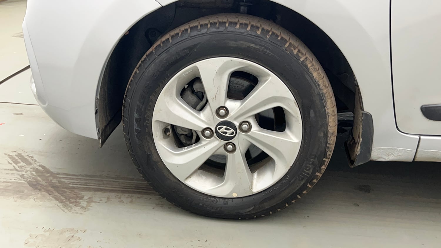 Used 2018 Hyundai Xcent SX Petrol Manual tyres LEFT FRONT TYRE RIM VIEW